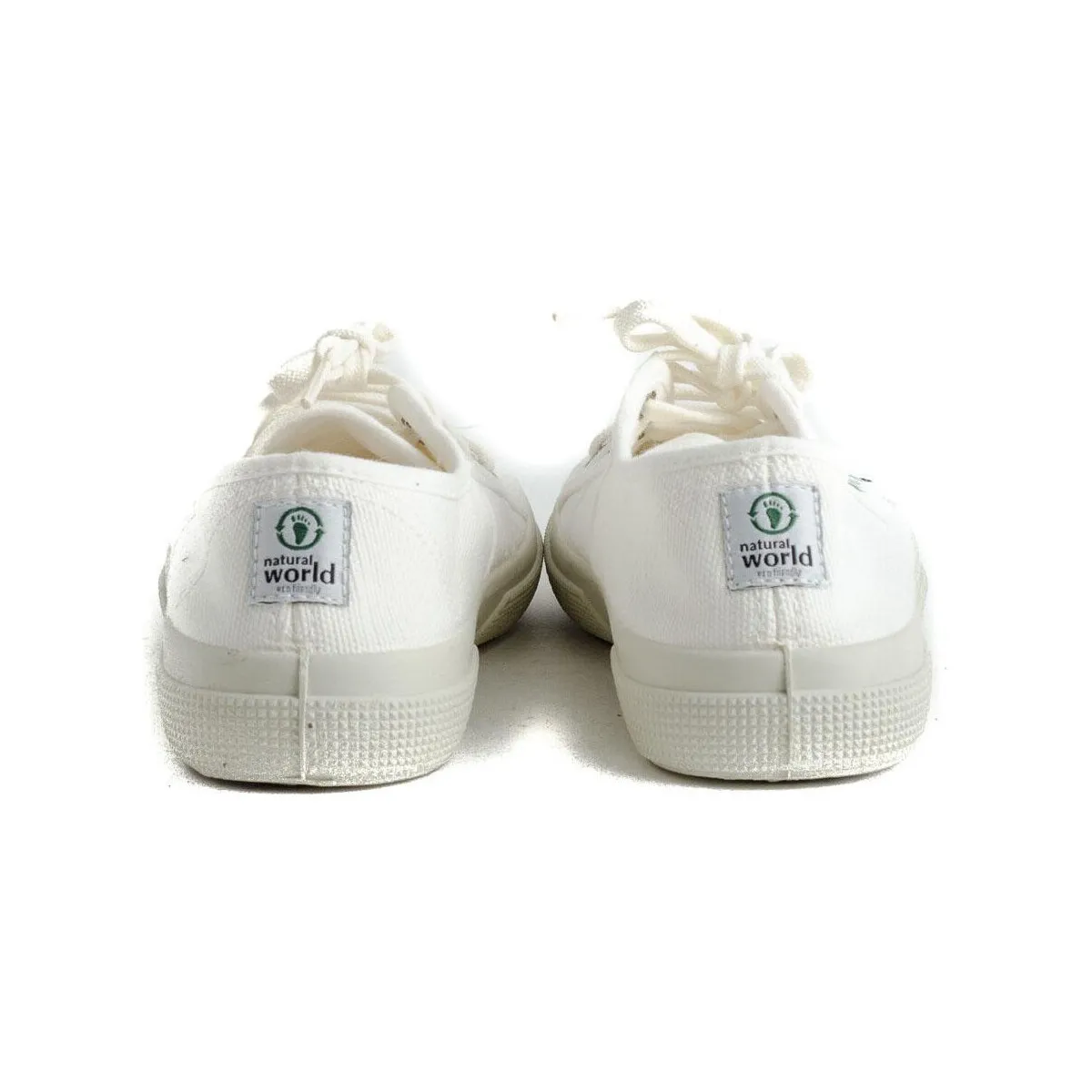 901 E