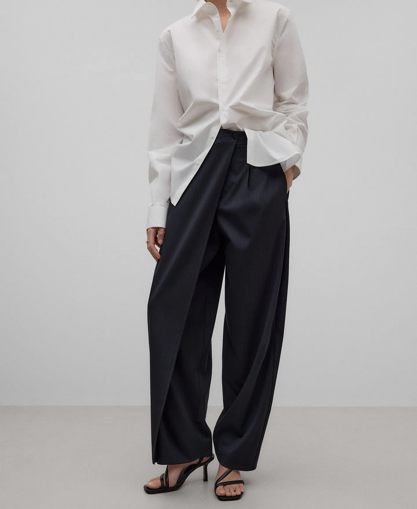 Pantalón delantero cruzado mujer