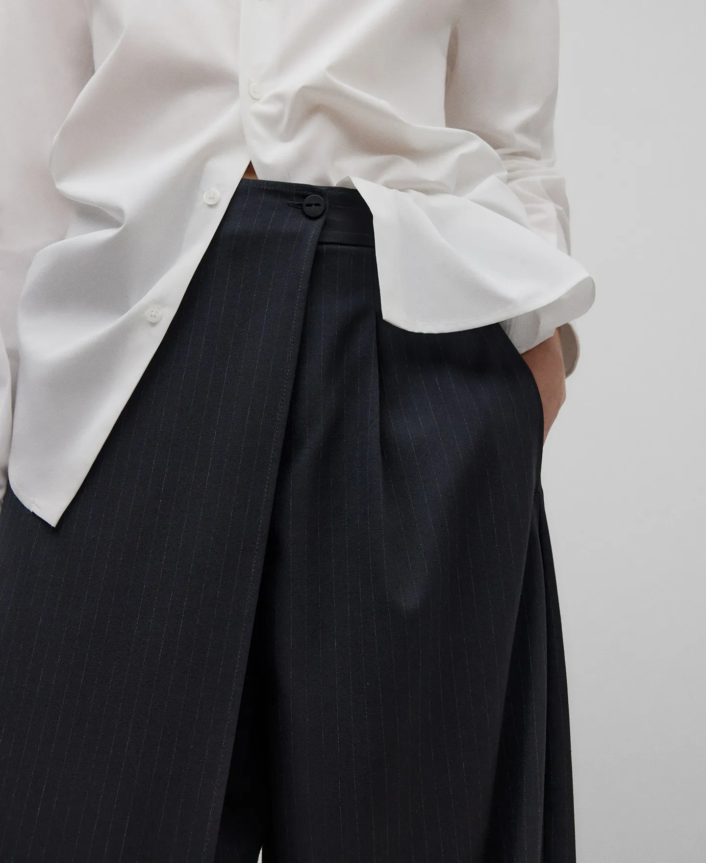 Pantalón delantero cruzado mujer