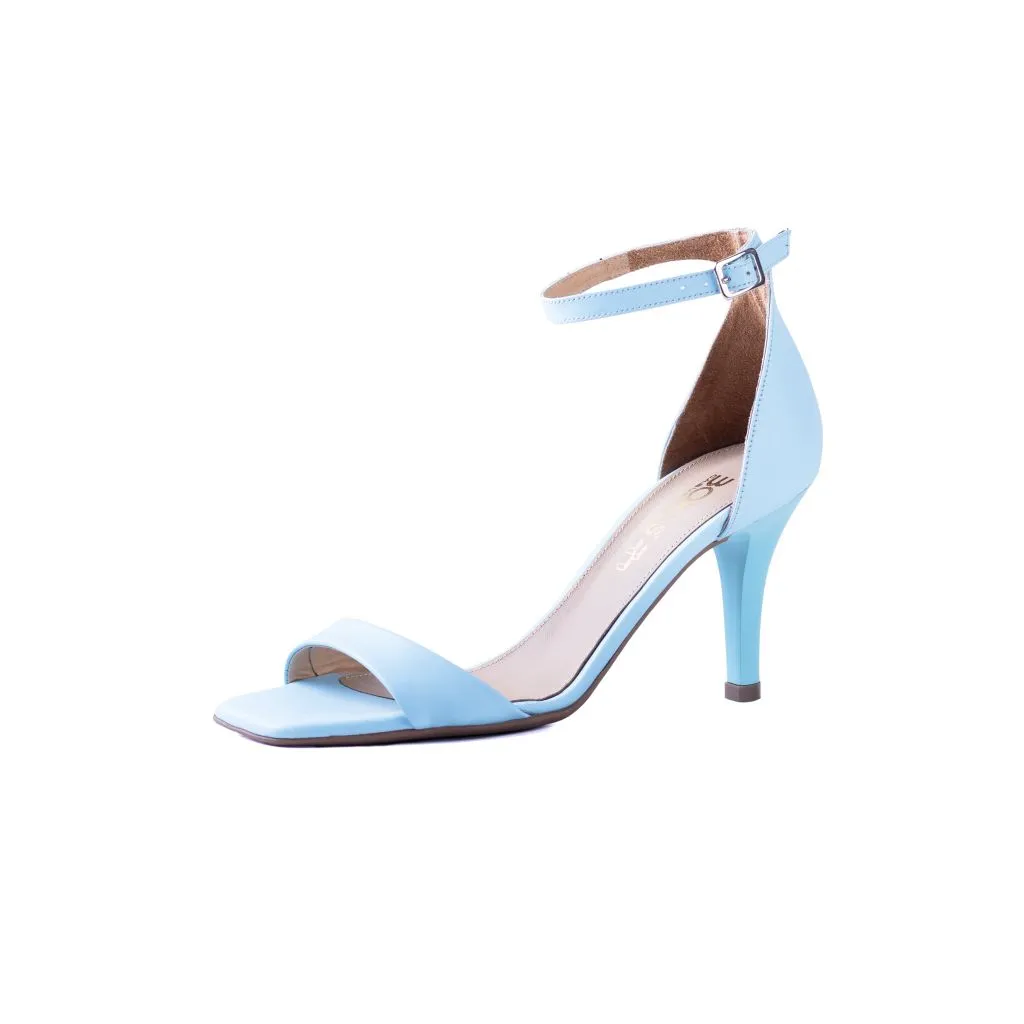 SANDALIA 8902 CELESTE TACO FINO TALON CERRADO