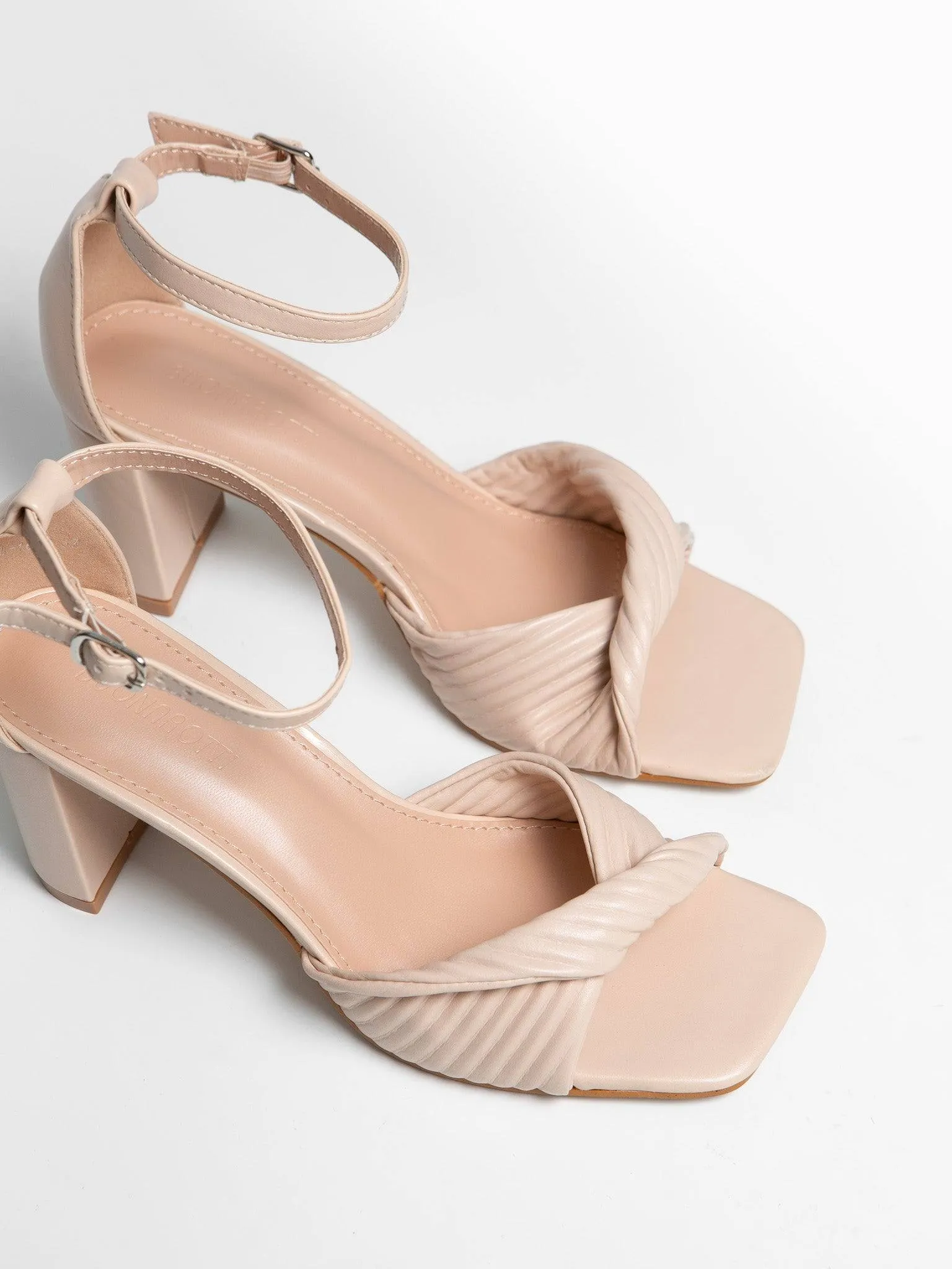 Sandalia Tacon Nudo Beige